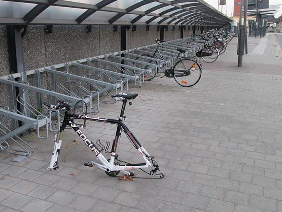 Ondertussen, aan het station... - Neerpelt