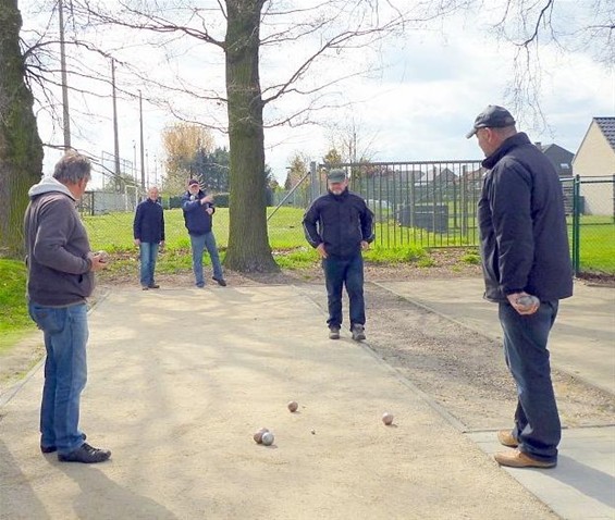 Ondertussen, aan sporthal De Kaai... - Meeuwen-Gruitrode