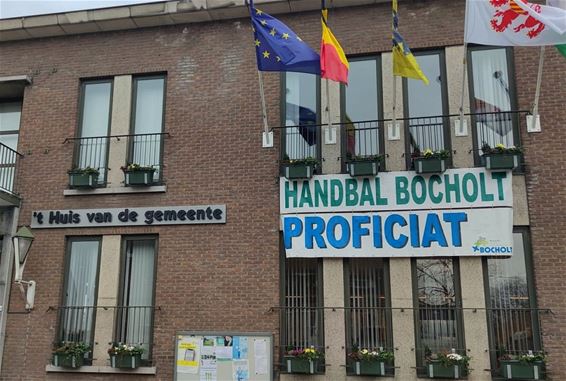 Ondertussen, bij het gemeentehuis... - Bocholt