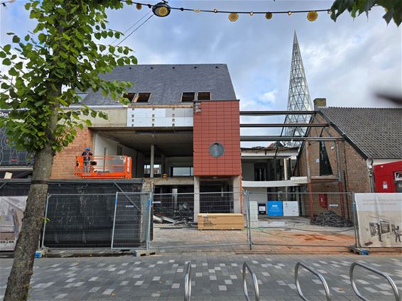 Ondertussen, bij Visit Lommel op het marktplein - Lommel