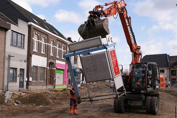 Ondertussen, in de Dorpsstraat... - Overpelt