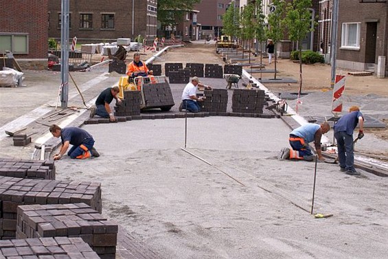 Ondertussen, in de Dorpsstraat... - Overpelt