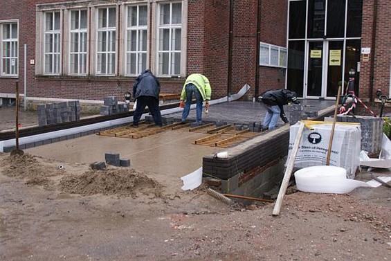 Ondertussen, in de Dorpsstraat... - Overpelt