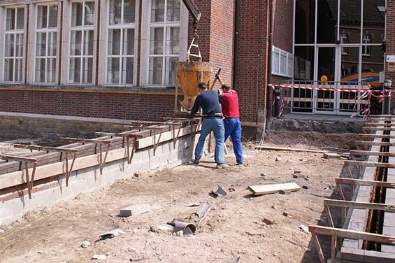 Ondertussen, in de Dorpsstraat... - Overpelt