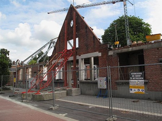 Ondertussen, in de Jaak Tassetstraat... - Neerpelt