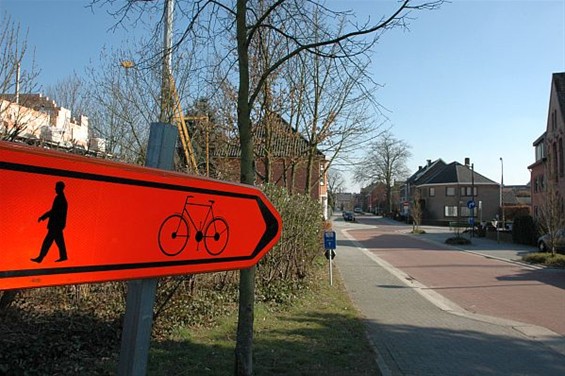 Ondertussen, in de Jaak Tassetstraat... - Neerpelt