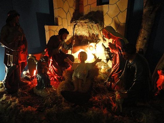 Ondertussen, in de kerk van Grote Heide... - Neerpelt