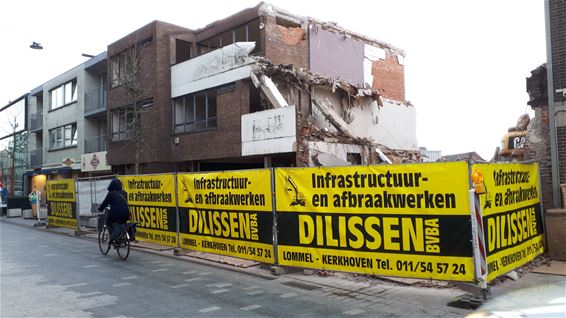 Ondertussen, in de Kerkstraat... - Lommel