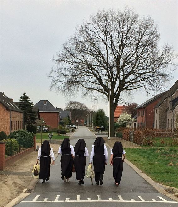 Ondertussen, in de Kleinmolenstraat... - Overpelt