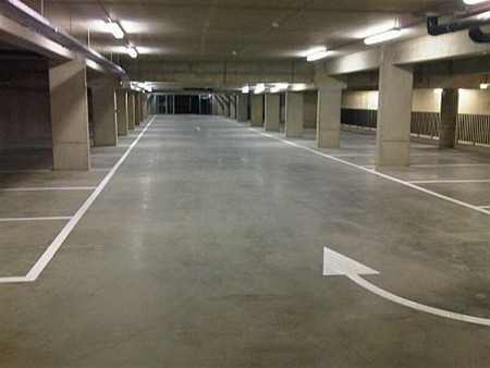 Ondertussen, in de ondergrondse parking... - Neerpelt