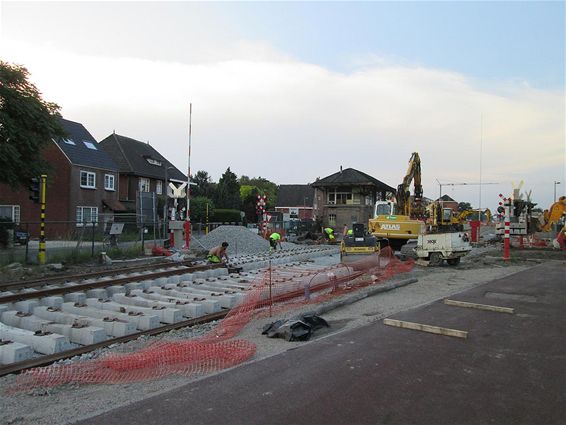 Ondertussen, in de Spoorwegstraat... - Neerpelt