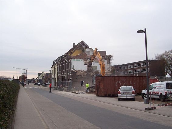 Ondertussen, in de Stationsstraat... - Neerpelt