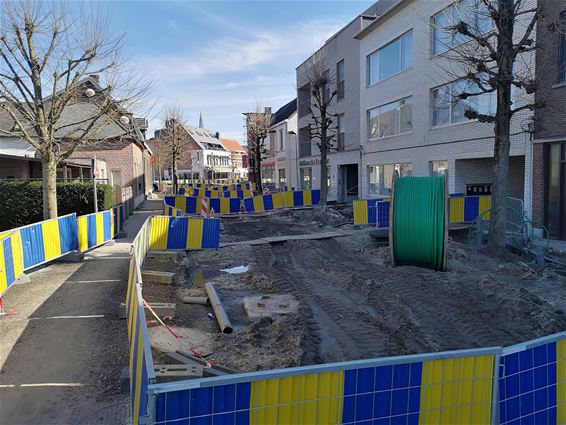 Ondertussen, in het Dorp... - Lommel