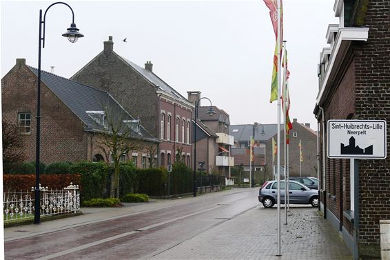 Ondertussen, in Lille Dorp... - Pelt