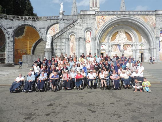 Ondertussen, in Lourdes... - Beringen