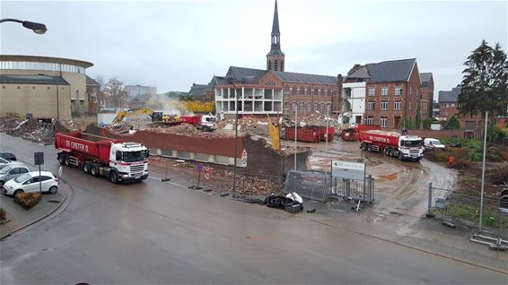 Ondertussen, op de collegesite... - Beringen