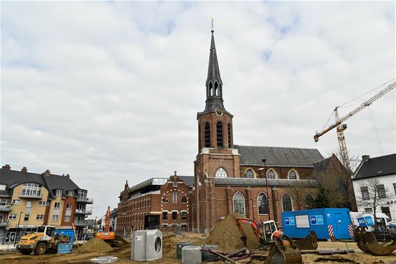 Ondertussen, op de markt in Beringen... - Beringen