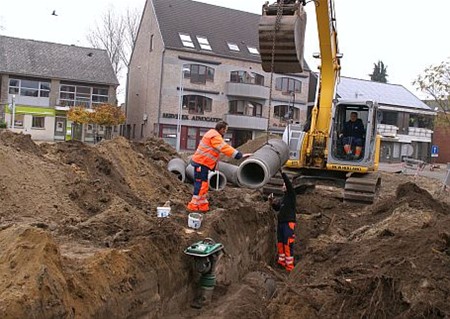 Ondertussen, op de Oude Markt... - Overpelt