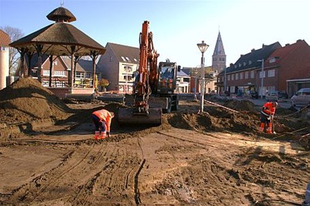 Ondertussen, op de Oude Markt... - Overpelt