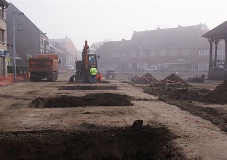 Ondertussen, op de Oude Markt... - Overpelt
