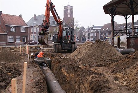 Ondertussen, op de Oude Markt... - Overpelt