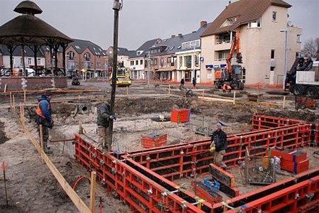 Ondertussen, op de Oude Markt... - Overpelt