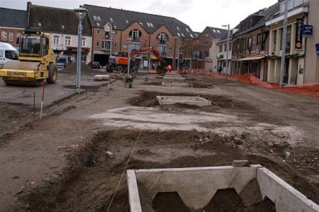 Ondertussen, op de Oude Markt... - Overpelt