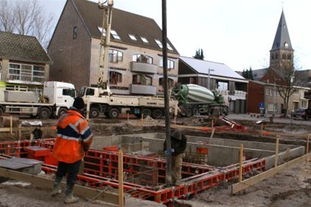 Ondertussen, op de Oude Markt... - Overpelt