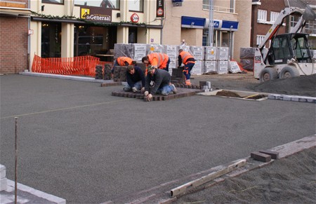 Ondertussen, op de Oude Markt... - Overpelt