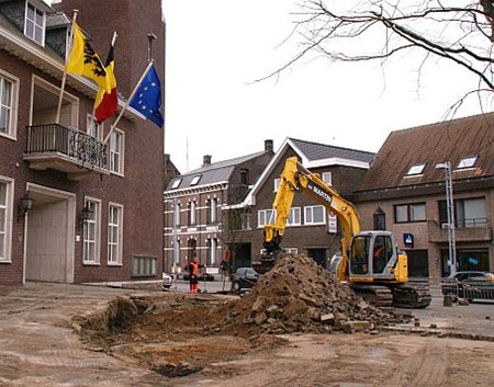 Ondertussen, op de Oude Markt... - Overpelt