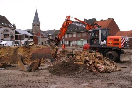 Ondertussen, op de Oude Markt... - Overpelt