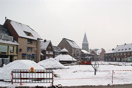 Ondertussen, op de Oude Markt... - Overpelt