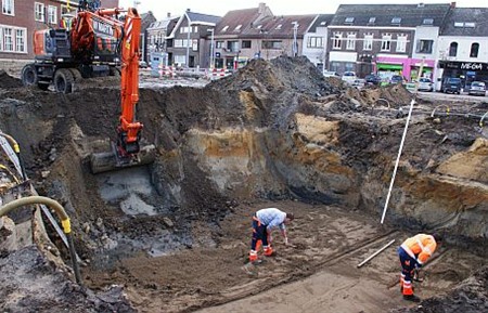 Ondertussen, op de Oude Markt... - Overpelt