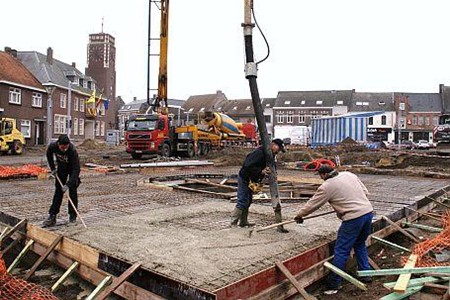 Ondertussen, op de Oude Markt... - Overpelt