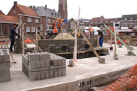 Ondertussen, op de Oude Markt... - Overpelt