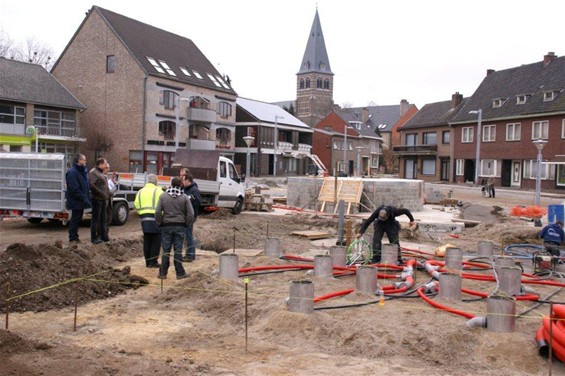 Ondertussen, op de Oude Markt - Overpelt