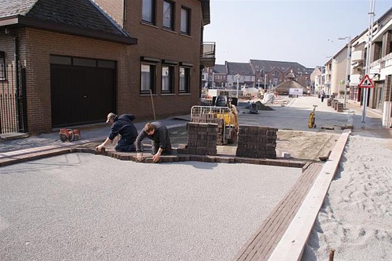 Ondertussen, op de Oude Markt... - Overpelt