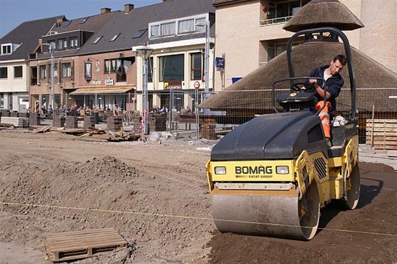 Ondertussen, op de Oude Markt... - Overpelt