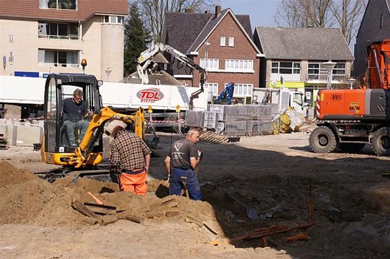 Ondertussen, op de Oude Markt... - Overpelt