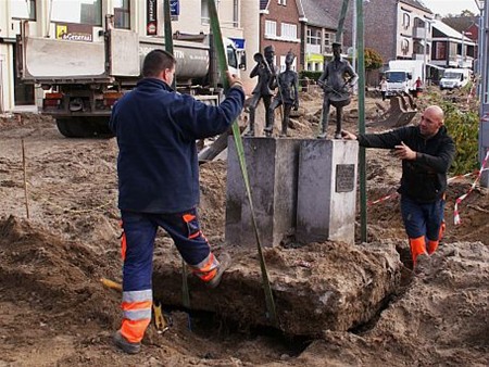 Ondertussen, op de Oude Markt... - Overpelt