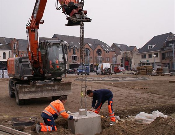 Ondertussen, op de Oude Markt... - Overpelt