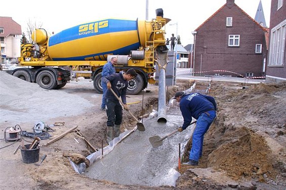 Ondertussen, op de Oude Markt... - Overpelt