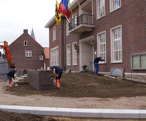 Ondertussen, op de Oude Markt... - Overpelt