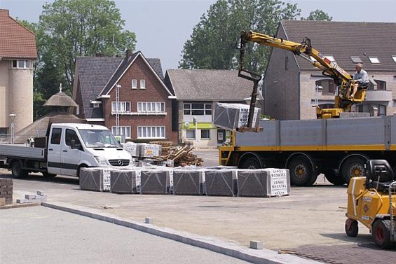 Ondertussen, op de Oude Markt... - Overpelt