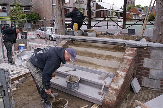 Ondertussen, op de Oude Markt... - Overpelt