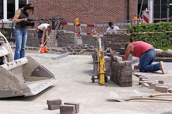 Ondertussen, op de Oude Markt... - Overpelt