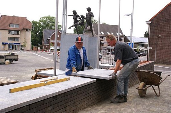 Ondertussen, op de Oude Markt... - Overpelt