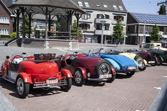 Ondertussen, op de Oude Markt... - Overpelt