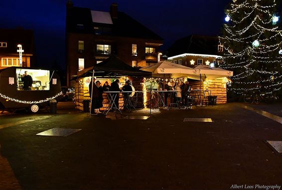 Ondertussen, op de Oude Markt... - Overpelt