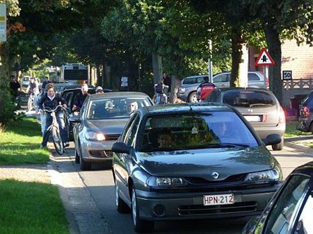 Ondertussen, op de stadslaan... - Lommel